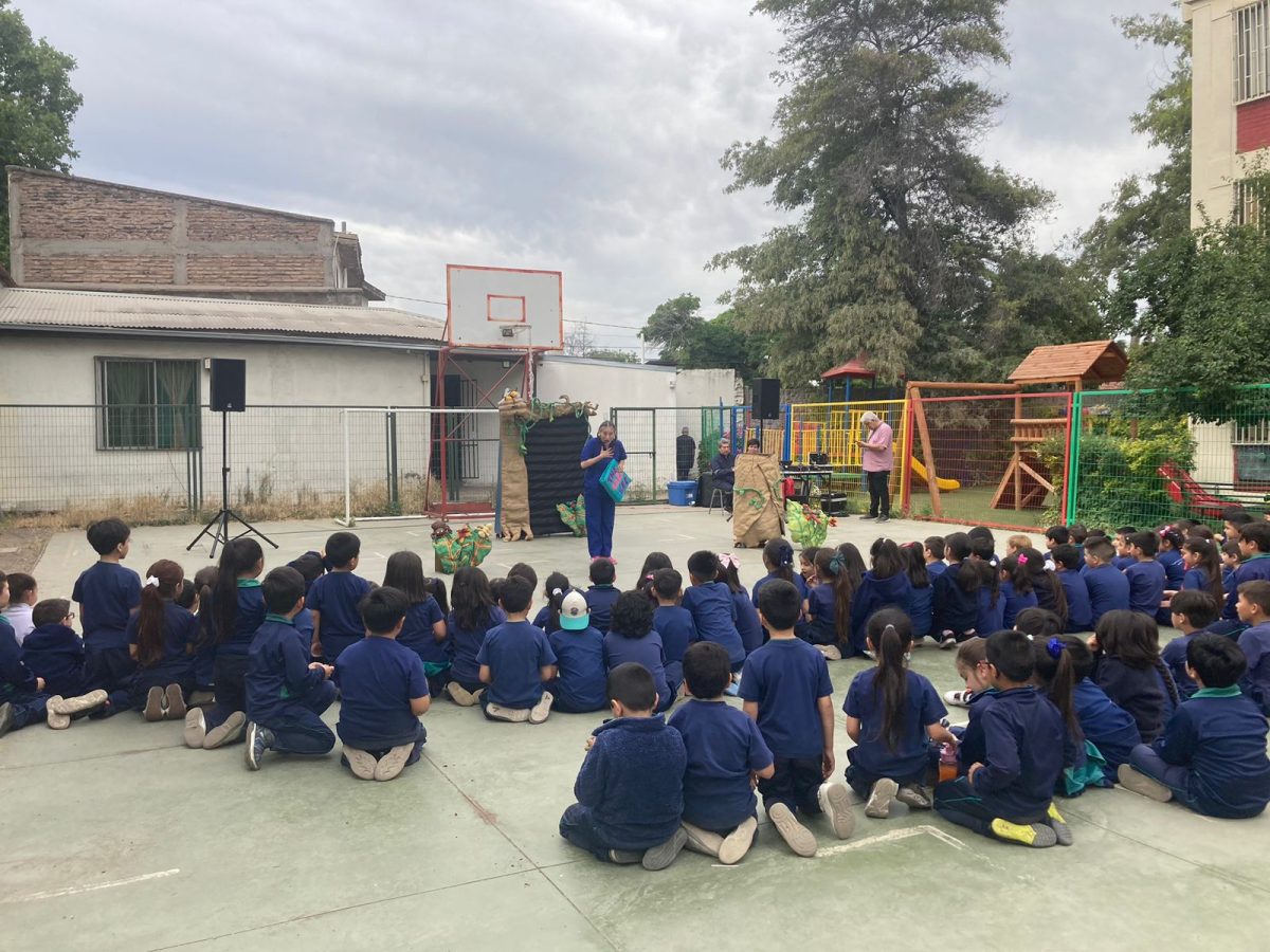 El Ciclo Inicial disfrutó de una obra de teatro interactiva en inglés titulada “Lazy Bee”