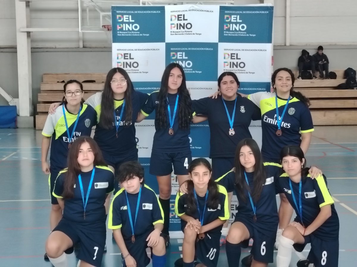 Colegio Sebastián Elcano logra 3° lugar comunal en Futsal Damas Sub 14