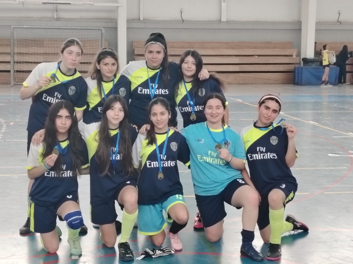 Bicampeonas comunales: Nuestro colegio avanza al Provincial en el Futsal Damas Sub 17