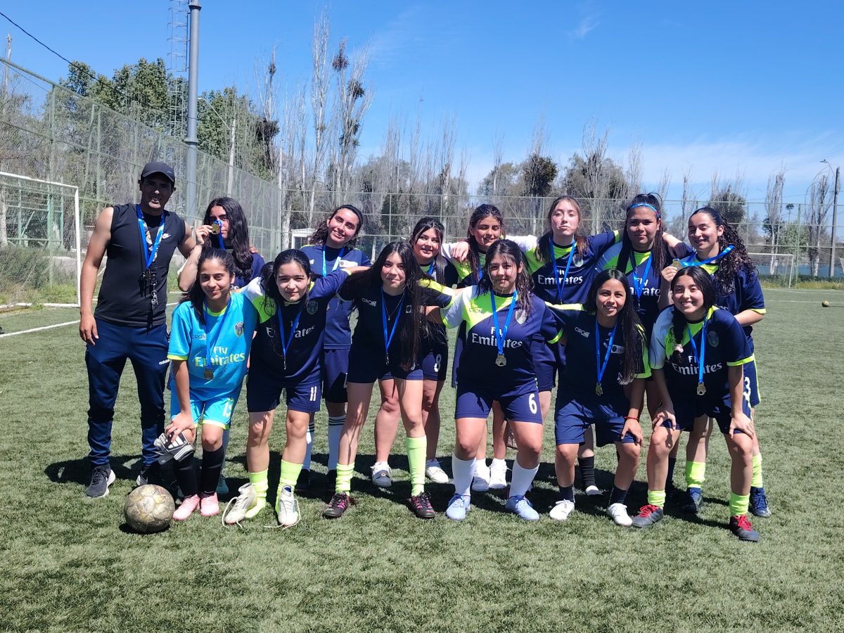 ¡Somos campeonas comunales de Fútbol Damas Sub 18!