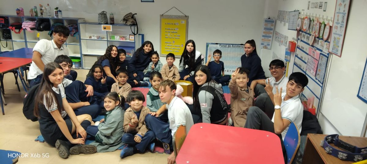Estudiantes de IV Medio apadrinan a niños y niñas de Kínder del Colegio Sebastián Elcano