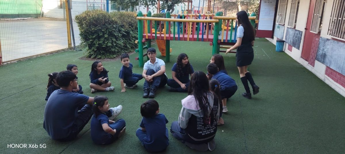 Estudiantes de IV Medio apadrinan a niños y niñas de Kínder del Colegio Sebastián Elcano
