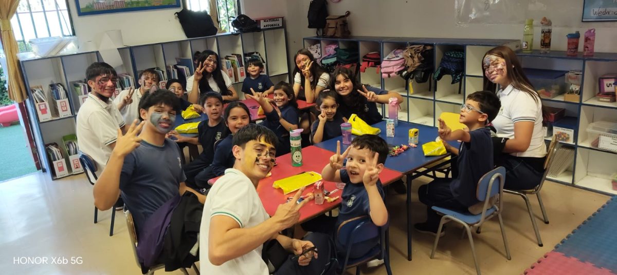 Estudiantes de IV Medio apadrinan a niños y niñas de Kínder del Colegio Sebastián Elcano