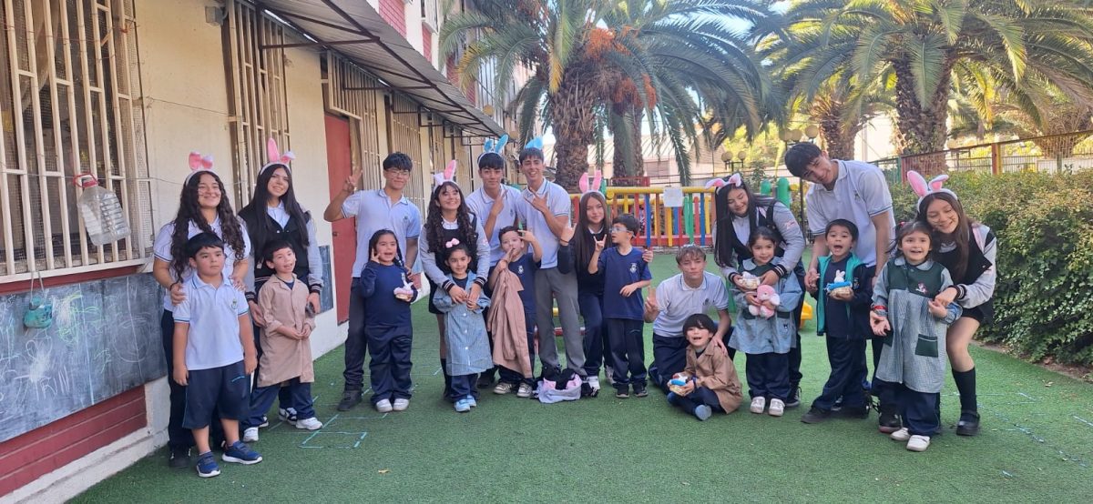 Estudiantes de IV Medio apadrinan a niños y niñas de Kínder del Colegio Sebastián Elcano