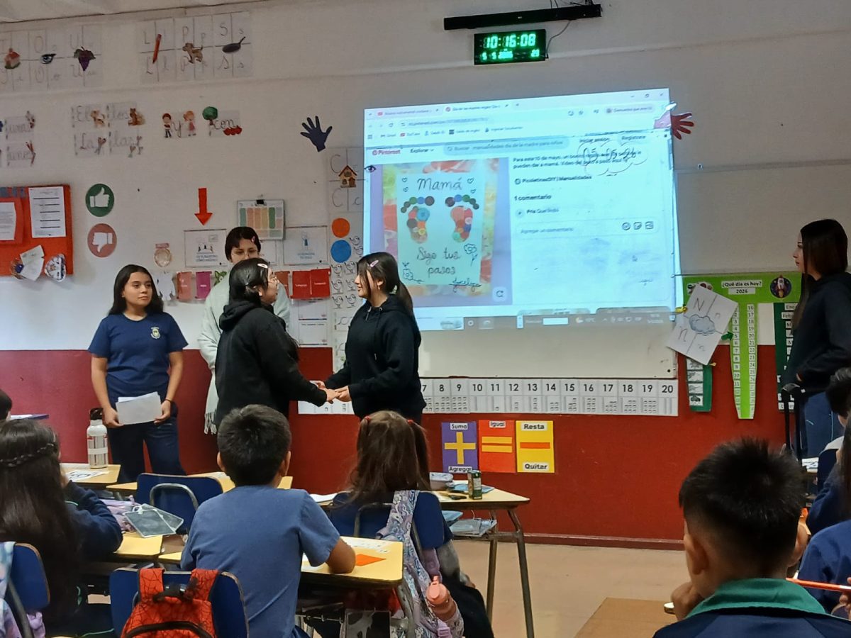 Comunidad Escolar celebra el Día de la Convivencia con emotivo Acto Cívico