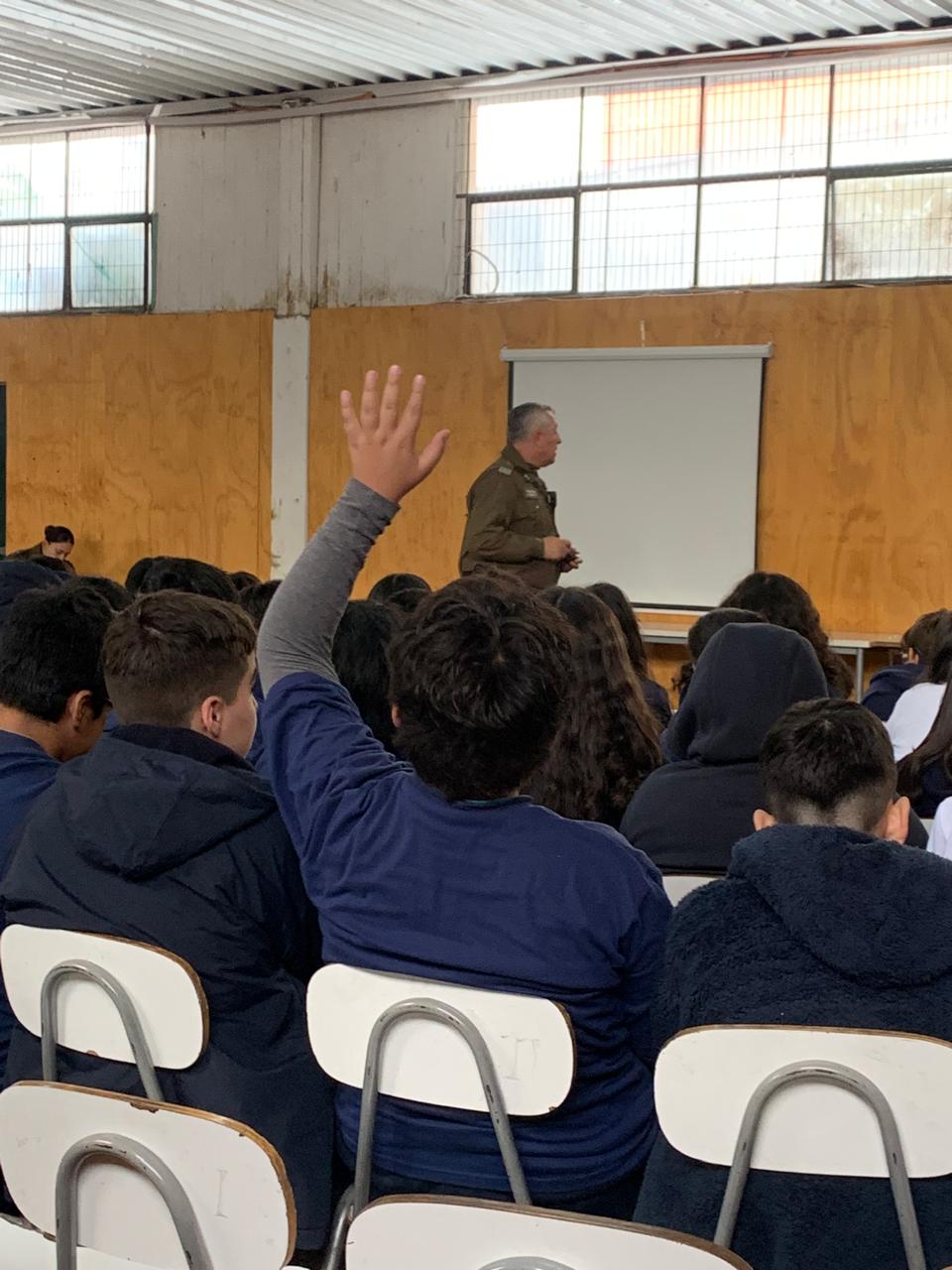 Carabineros de la MICC San Bernardo visitan nuestro colegio para dialogar sobre Responsabilidad Penal Adolescente