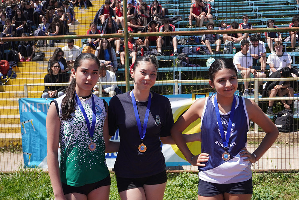 Nuestro colegio suma nueve podios en el Atletismo 7° Básico a IV Medio de las Olimpiadas BostonEduca