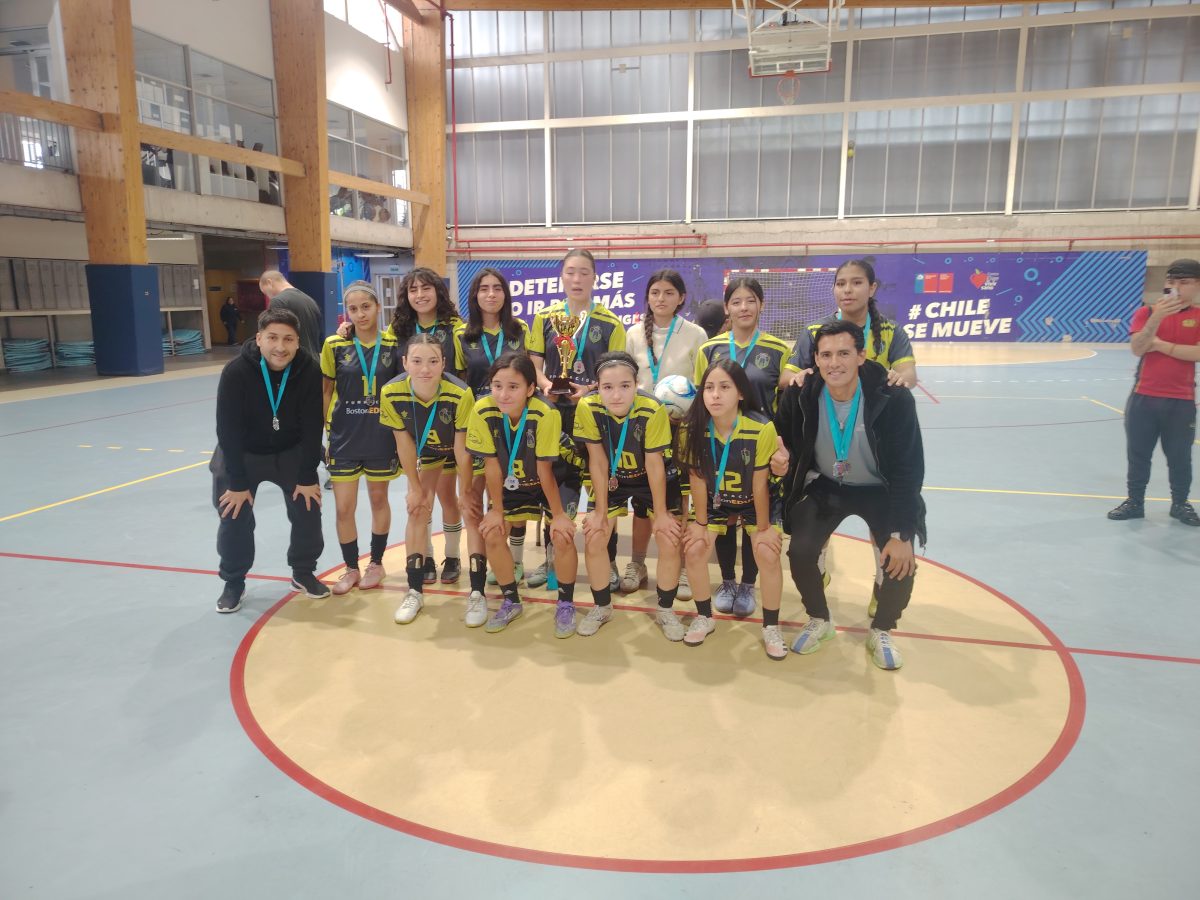 Colegio Sebastián Elcano representando a San Bernardo en Provincial Futsal Damas